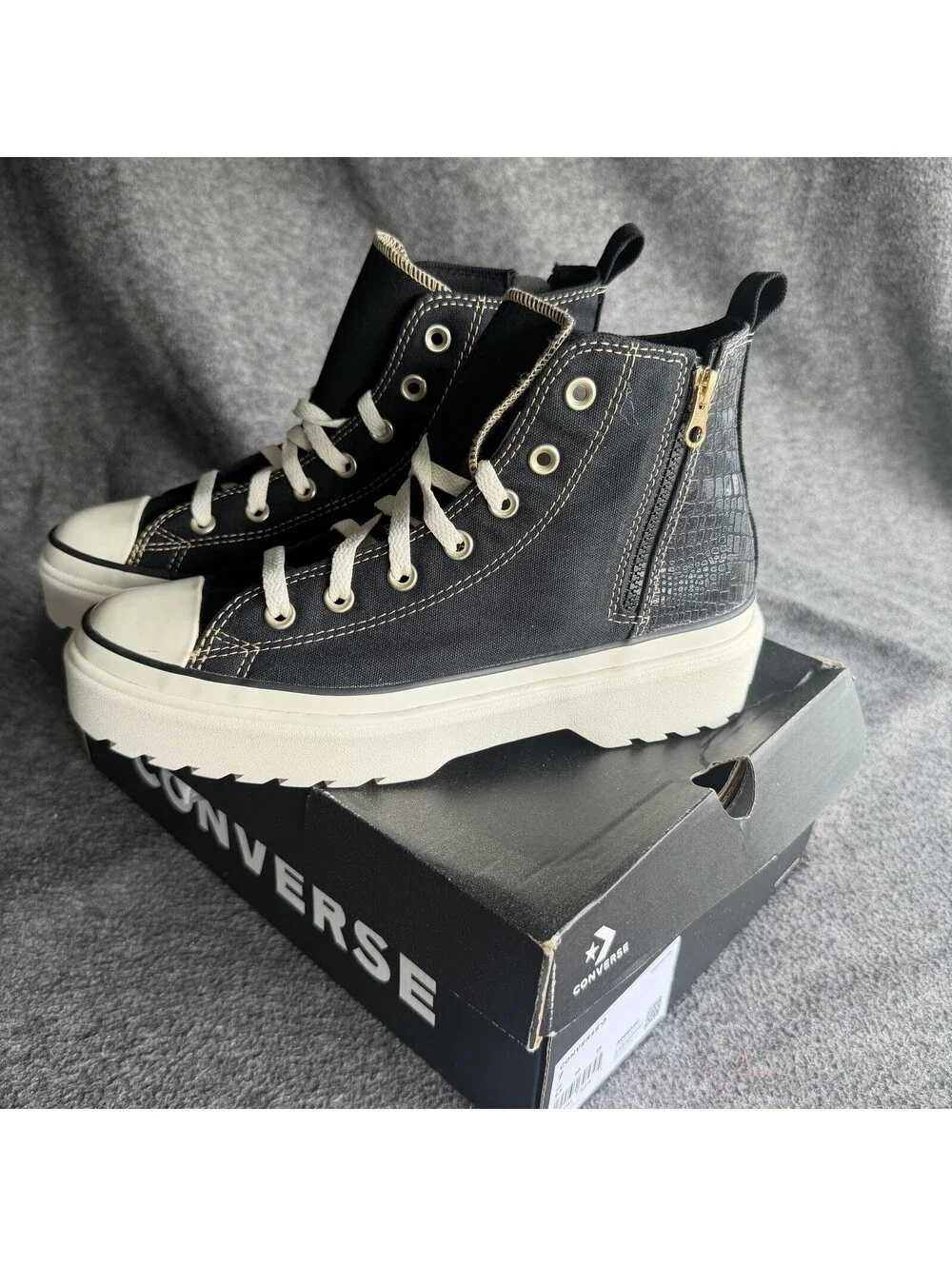 Converse CTAS Lugged Lite Shoes Kids Size 7 Black High Top Sneakers A06863C